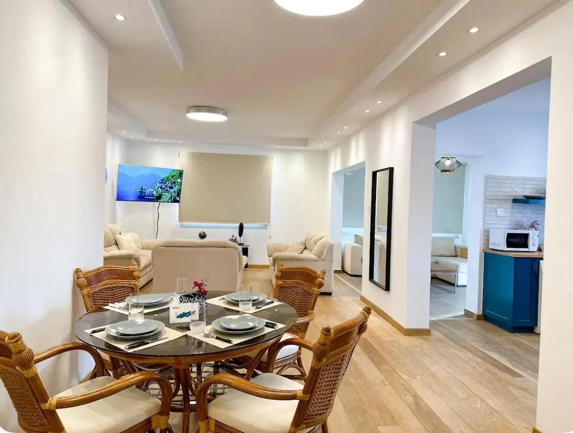 Neptune Apartment 라르나카